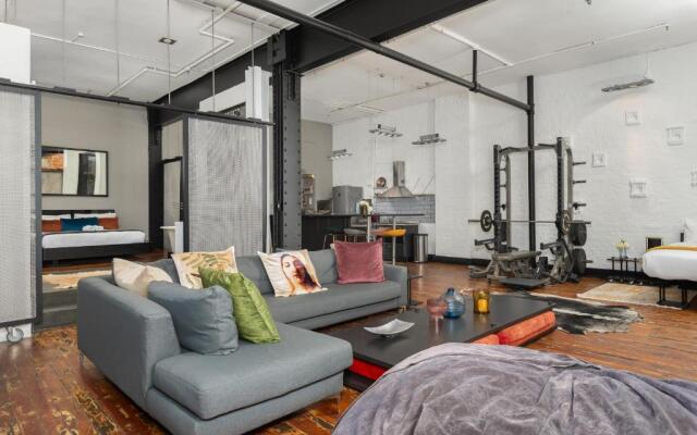 Wolroy House Apartments