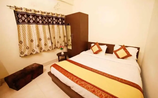 Sada Shiv Guest House near Ganga river
