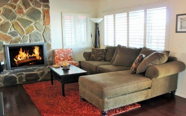 Modern Lakefront Combo