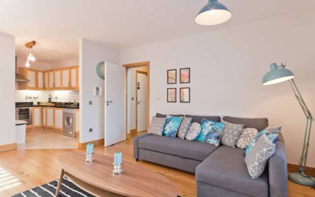 2 Bedroom City Centre Apartment With Patio