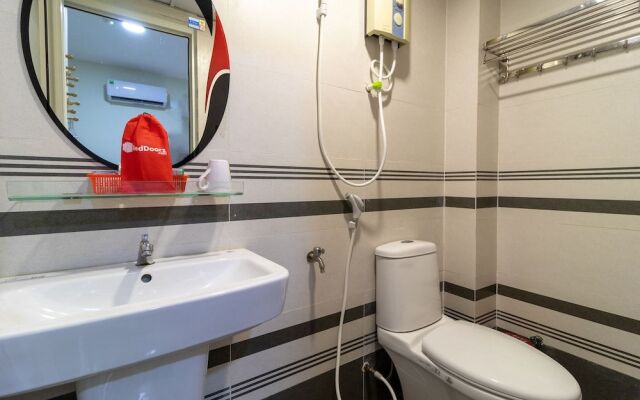 RedDoorz near Lotte Cinema Cong Hoa