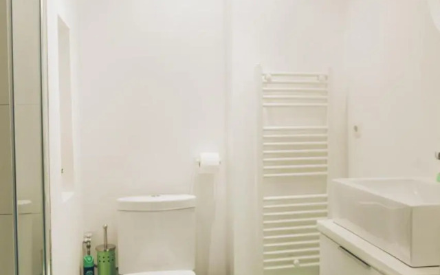 Central Old City Apartment