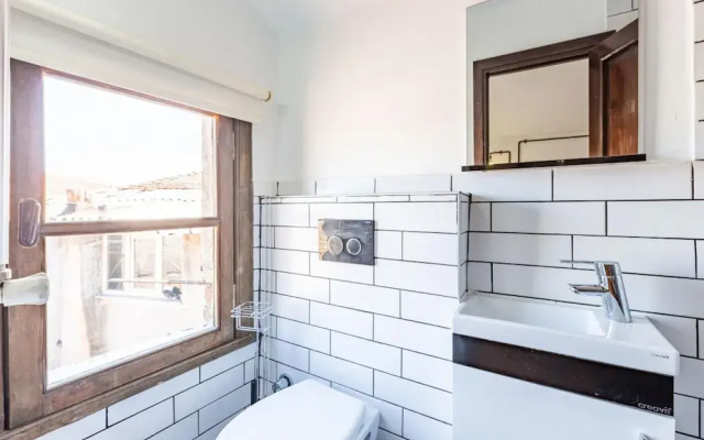 Historic House near Popular Landmarks in Balat