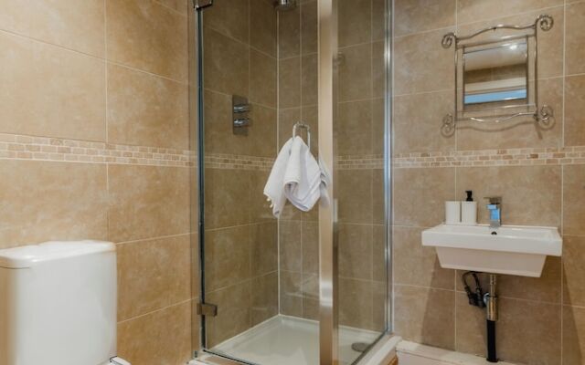 Platform Avenues 5 Bed House