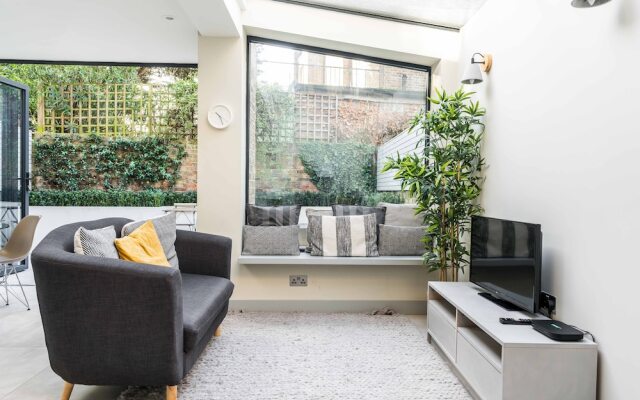 NEW Cosy & Sleek 2BD Flat In Vibrant West Kilburn