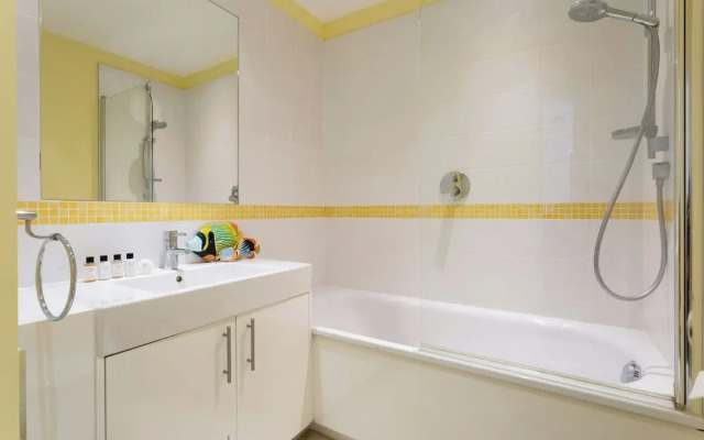 Somerset Square by Onefinestay