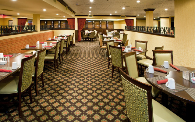 Crowne Plaza Louisville Airport Expo Ctr by IHG