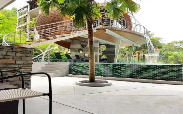 Pool Front Sexy Studio Fully Furnished Apartment