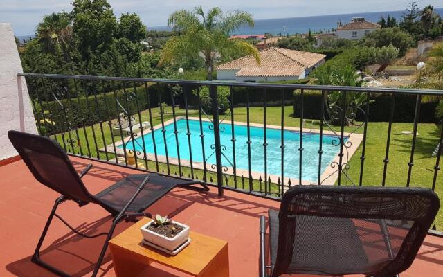 Wave House. Terrace, BBQ,piscina,800mt to beach