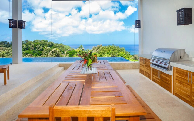 Ocean Pearl 4 Bedroom Home by RedAwning