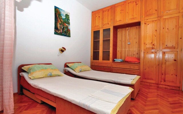 Awesome Home in Racisce With Wifi and 6 Bedrooms