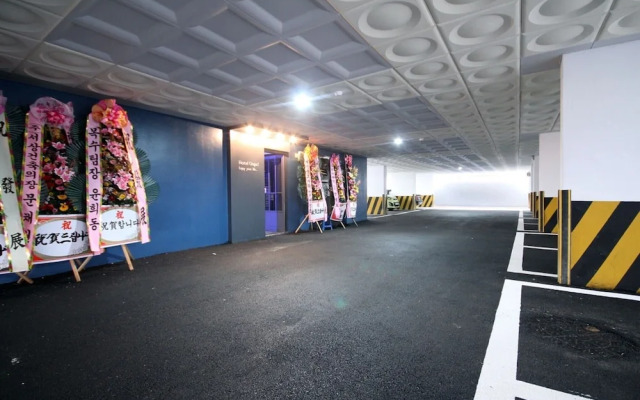 Busan Yeonsan-dong Oops