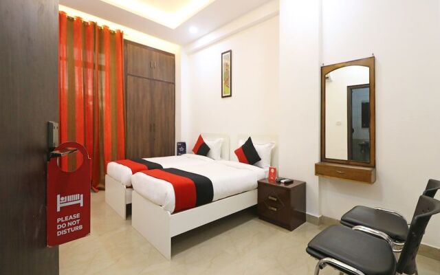 OYO 9915 Petals Inn