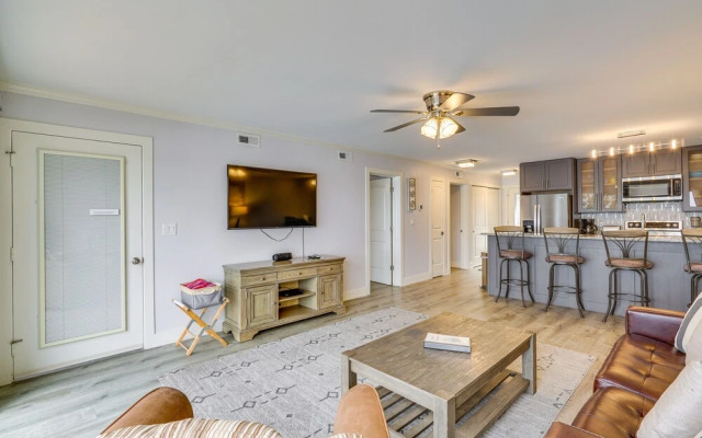 Lakefront Condo w/ Balcony in Osage Beach!