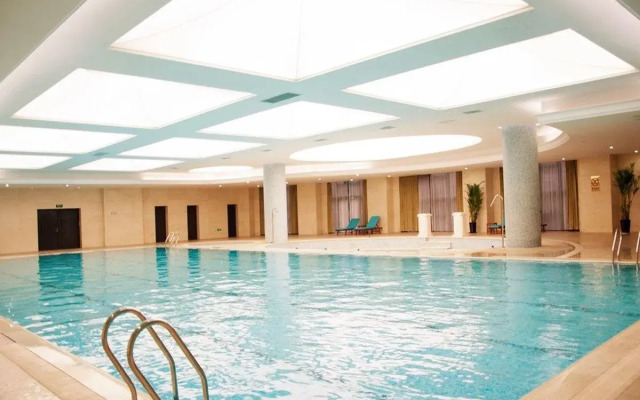 Longqi Jianguo Hotel