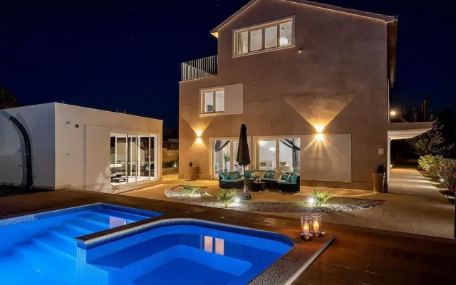 Inland villa Senses with pool and spa
