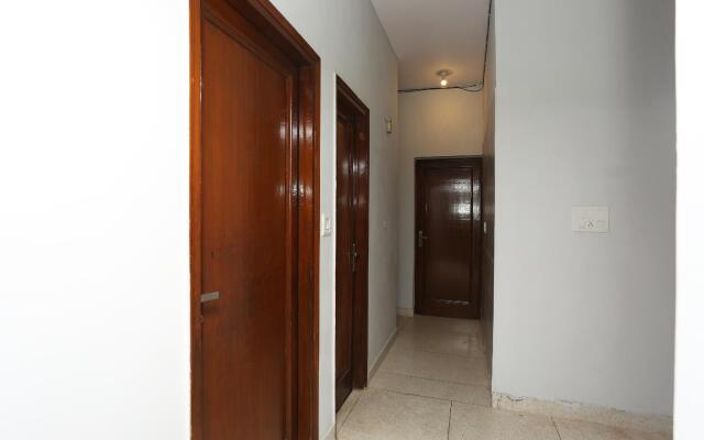 OYO 29268 White Arcade