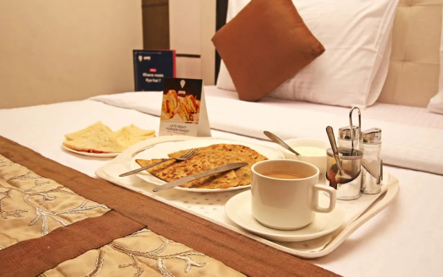 OYO 8490 Hotel Grandeur