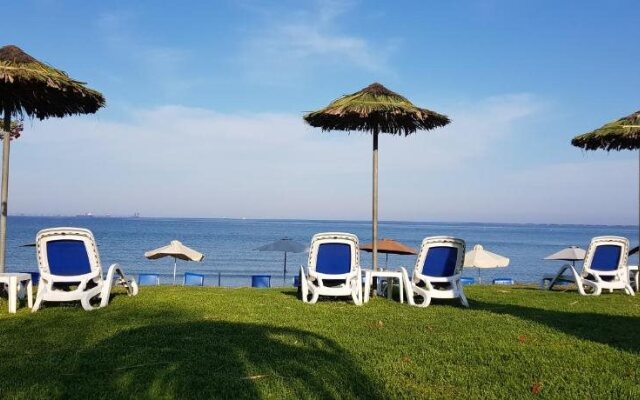 Andreas & Melani Beach