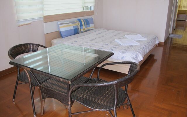 Chateau Vista Serviced apartment