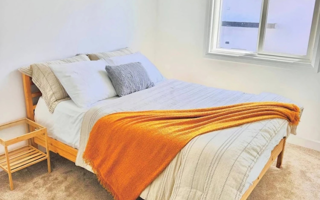 Modern 3BR Home Edmonton Near by Airport