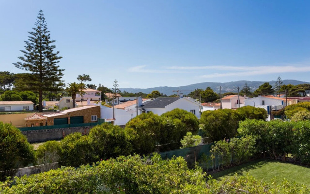 JOIVY 3-BR Cottage w/Terrace & Garden in Colares
