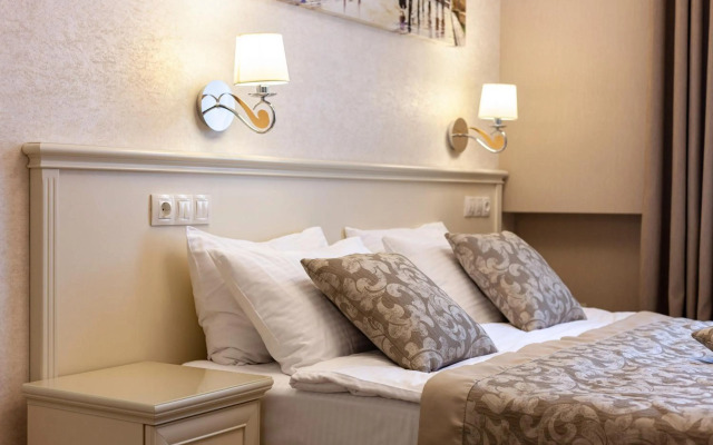 Royal mini-apart hotel on Serbska 6