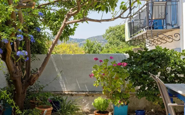 Summer Garden Studio - quiet village location