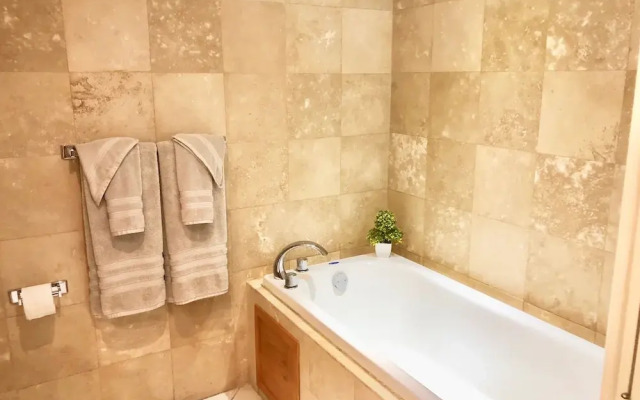 Luxury Condo Romantic Zone-Beach