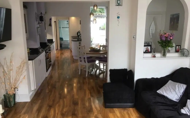 19 Larchfield House
