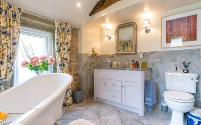 Charming 3-bed House in Halifax w/ Private Garden