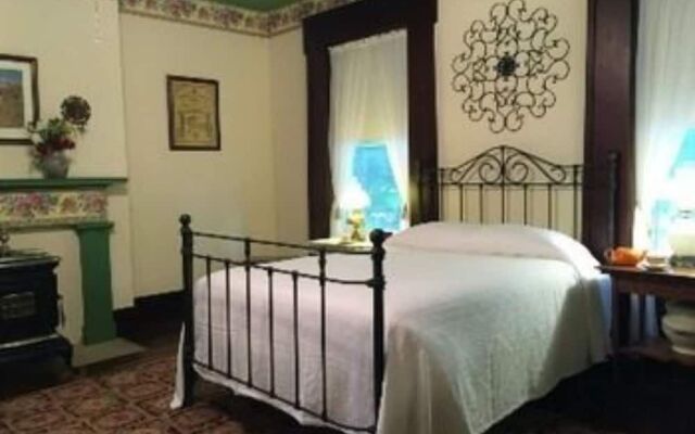 Old Caledonian Bed and Breakfast