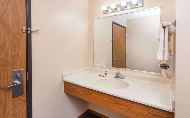 Super 8 by Wyndham Anamosa IA