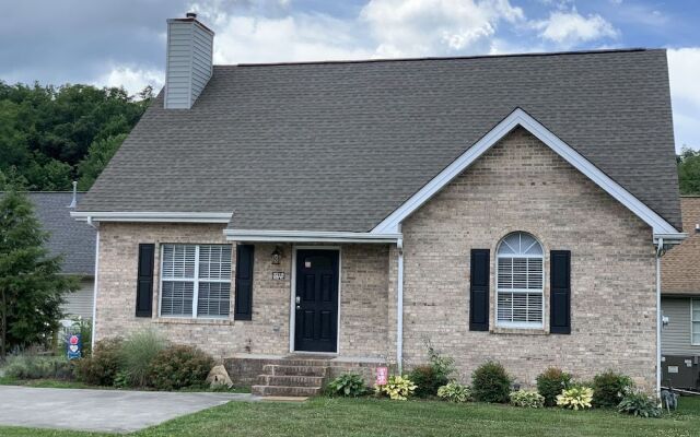 Rotties' 2 Bedroom Home by RedAwning