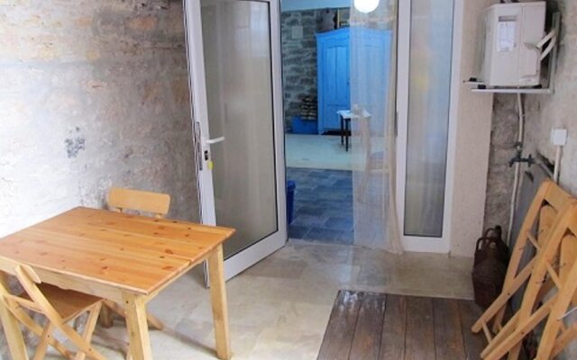 Apartment With one Bedroom in Betina, With Terrace and Wifi - 60 m Fro