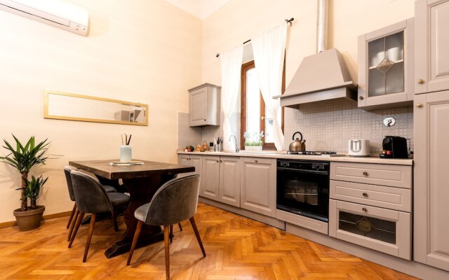 Florentine Palazzo - 4 bedrooms - Historic Center apt
