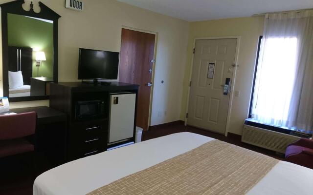 Travelodge by Wyndham Knoxville East
