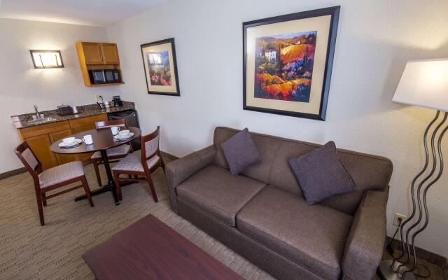 Best Western Plus Pembina Inn & Suites