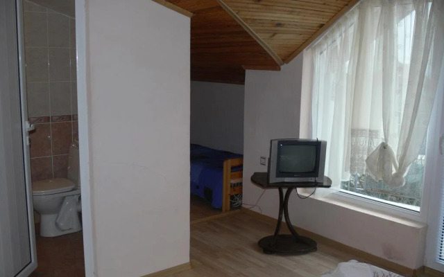 Veliana Guest House