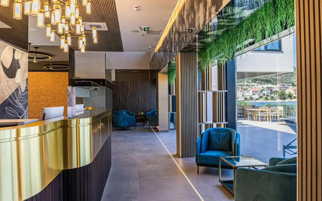 Marinus Beach Hotel