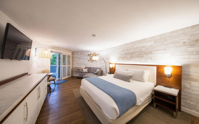 SeaCrest OceanFront Hotel