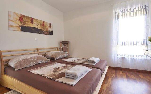 Stunning Home in Liznjan With Wifi and 2 Bedrooms
