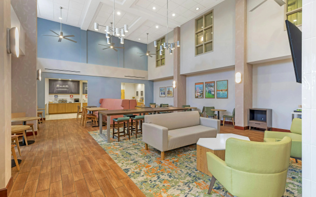 Hampton Inn & Suites Plymouth