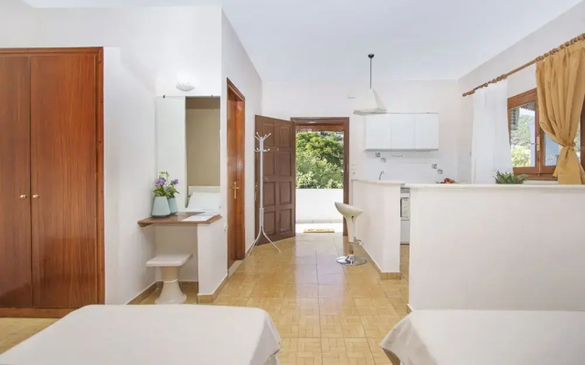 Nikolouzos Sunny Estate