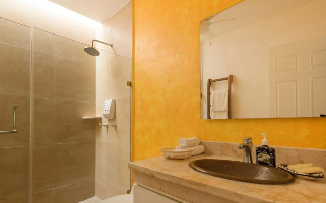 Casa Lotería -Pueblito Sayulita- Colorful, Family and Relax Experience with Private Parking and Pool