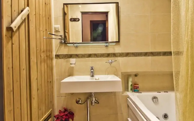 Lakshmi Apartment Bronnaya