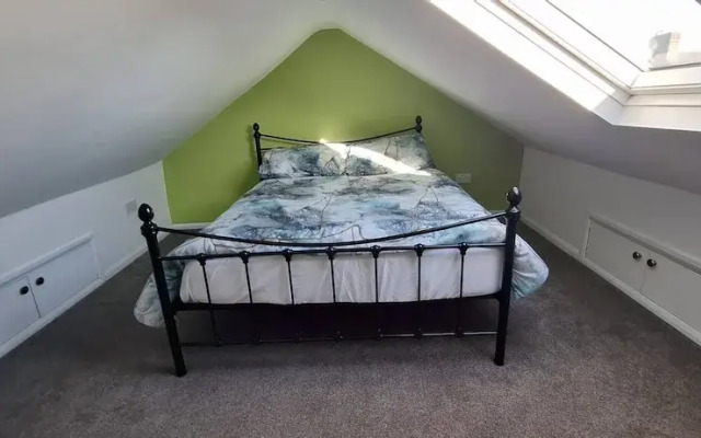 Spacious 3 Bed 2 Baths Free Wifi Central Location