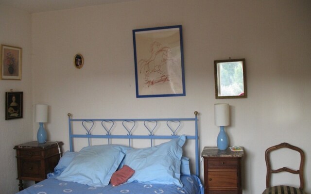 House With 3 Bedrooms in Peyrolles-en-provence, With Wonderful Mountai