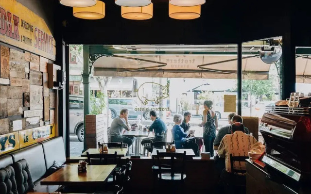 Class, Style and Location in Carlton