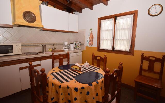 Cozy Cottage in Orotava with Swimming Pool